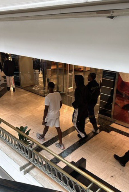 ¡Travis Scott Caminando Tranquilo por el Patio Bullrich!